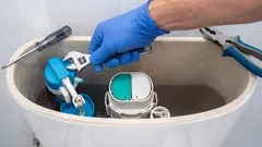 Toaleta tečie po spláchnutí vody. Tri riešenia, ako odstrániť tento neustály únik