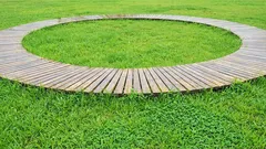 Dosky, ktoré nehnijú sto rokov: starodávna metóda spracovania, na ktorú všetci zabudli