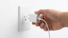 Stojí za to odpojiť nabíjačku od siete? Rozptýlime všetky vaše pochybnosti raz a navždy.